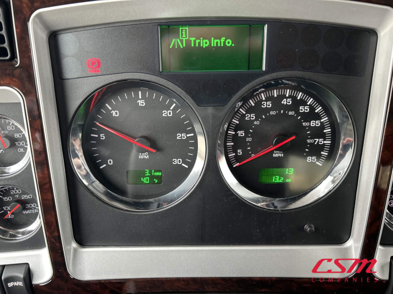 Mileage for this 2027 Kenworth W900B (Stock number: VR234530)Weeee