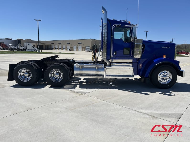 Exterior full passenger side for this 2027 Kenworth W900B (Stock number: VR234538)Weeee