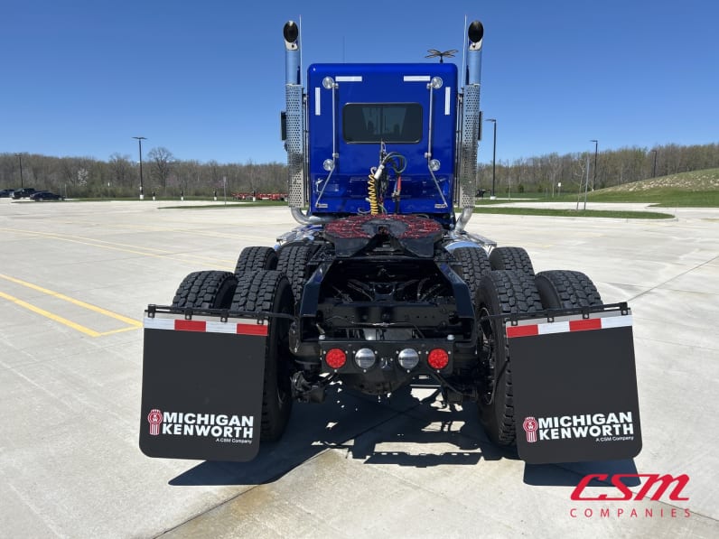 Exterior full rear view for this 2027 Kenworth W900B (Stock number: VR234538)Weeee