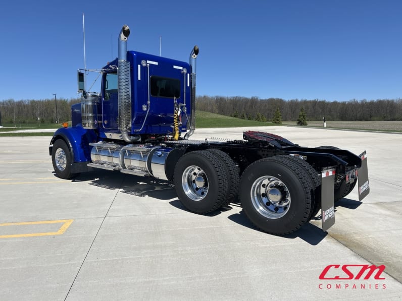 Exterior rear driver side for this 2027 Kenworth W900B (Stock number: VR234538)Weeee