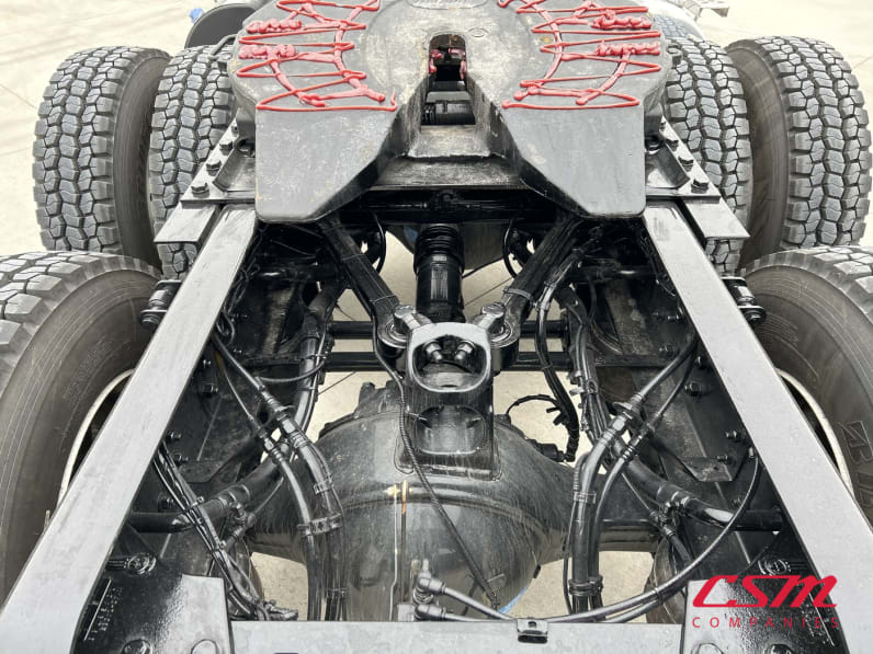 Center rear frame for this 2027 Kenworth W900B (Stock number: VR234539)Weeee