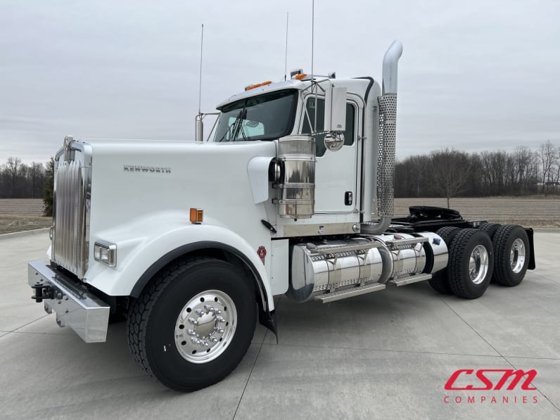 Exterior front drivers side for this 2027 Kenworth W900B (Stock number: VR234539)Weeee