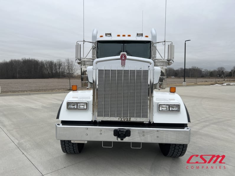 Exterior full front view for this 2027 Kenworth W900B (Stock number: VR234539)Weeee