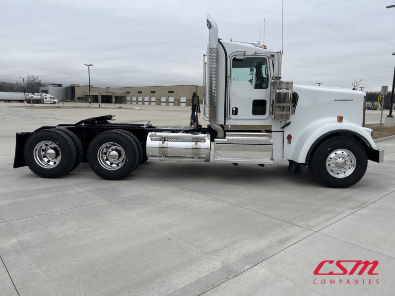 Exterior full passenger side for this 2027 Kenworth W900B (Stock number: VR234539)Weeee