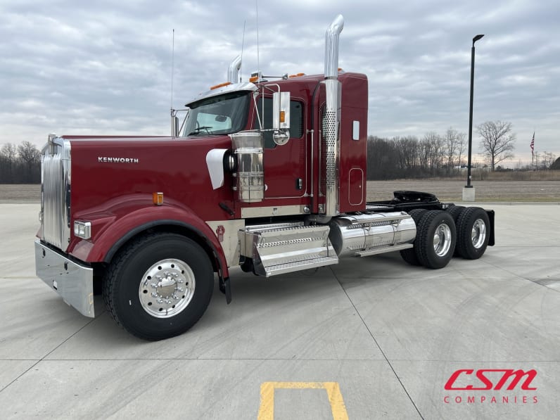 Exterior front drivers side for this 2027 Kenworth W900L (Stock number: VR234541)Weeee