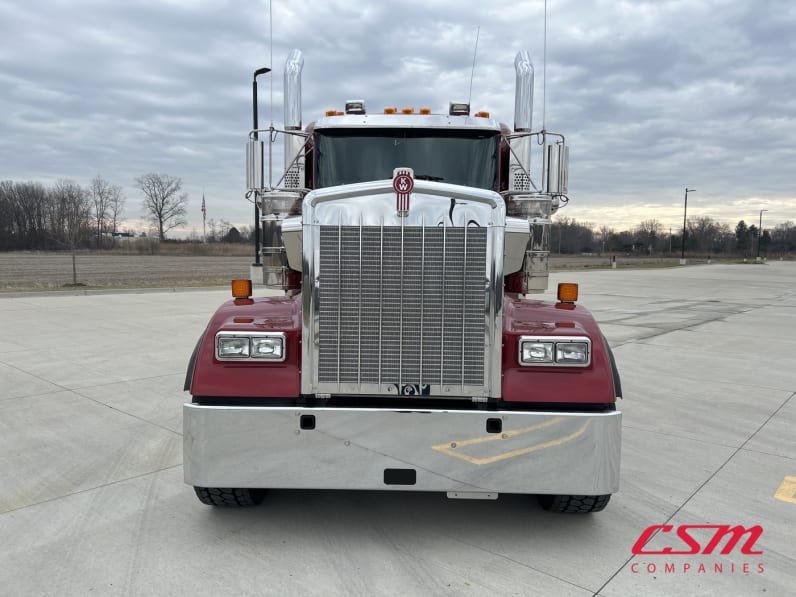 Exterior full front view for this 2027 Kenworth W900L (Stock number: VR234541)Weeee