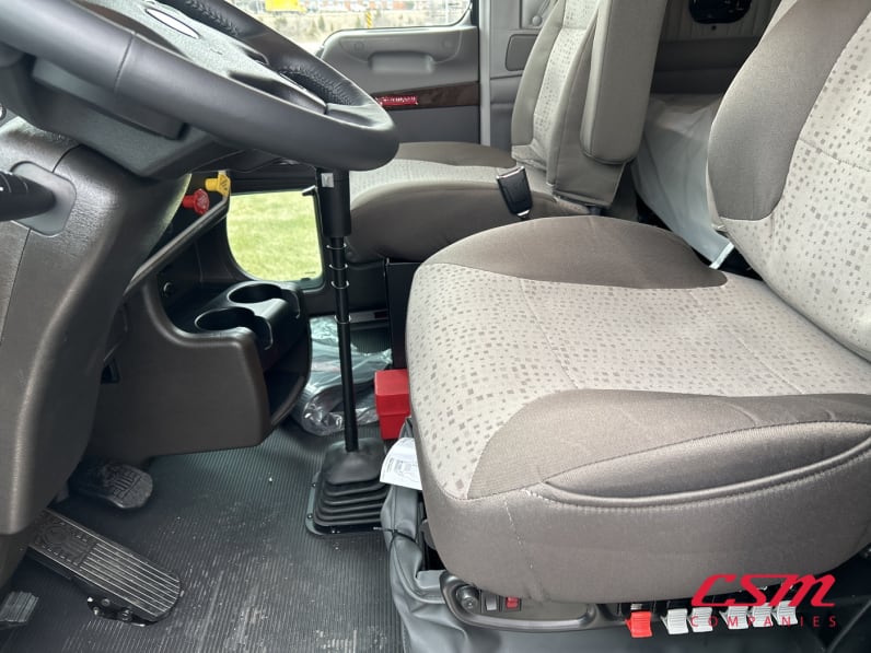 Interior seats for this 2027 Kenworth W900L (Stock number: VR234541)Weeee