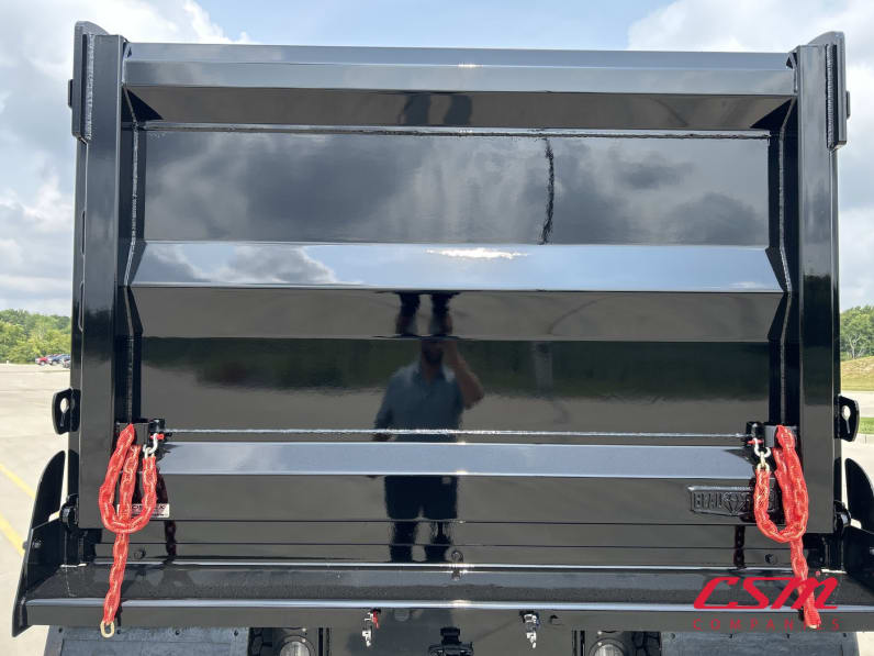 Exterior full rear view for this 2027 Kenworth T880 (Stock number: VR241915)Weeee