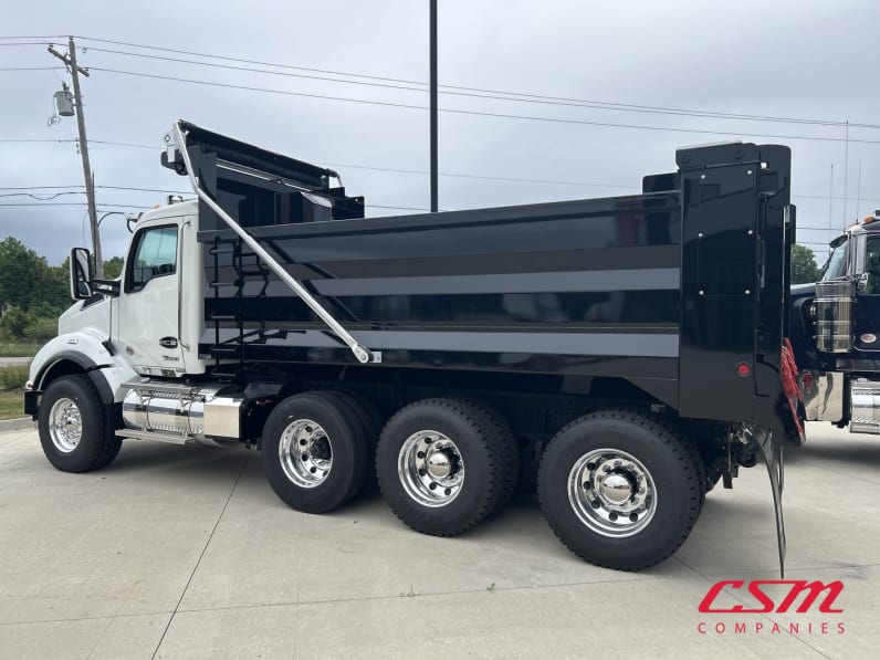 Exterior rear driver side for this 2027 Kenworth T880 (Stock number: VR241915)Weeee