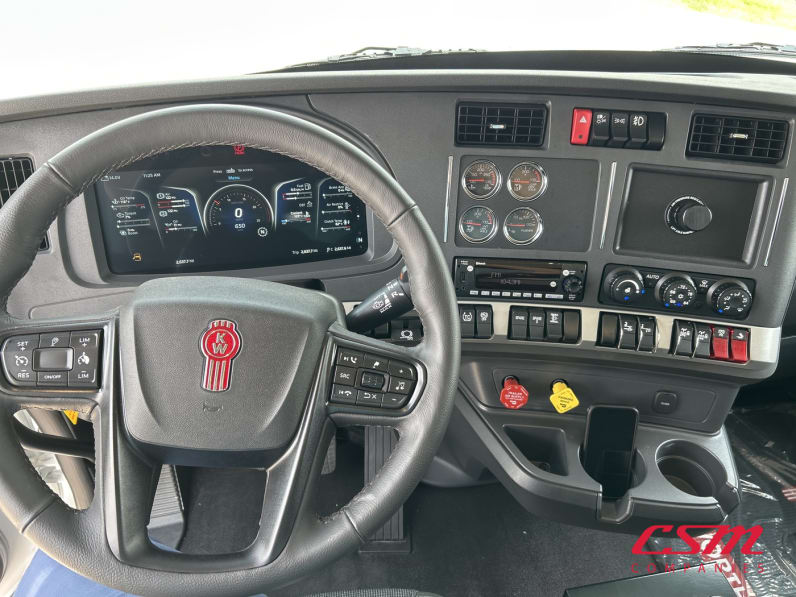 Interior dash for this 2027 Kenworth T880 (Stock number: VR241915)Weeee
