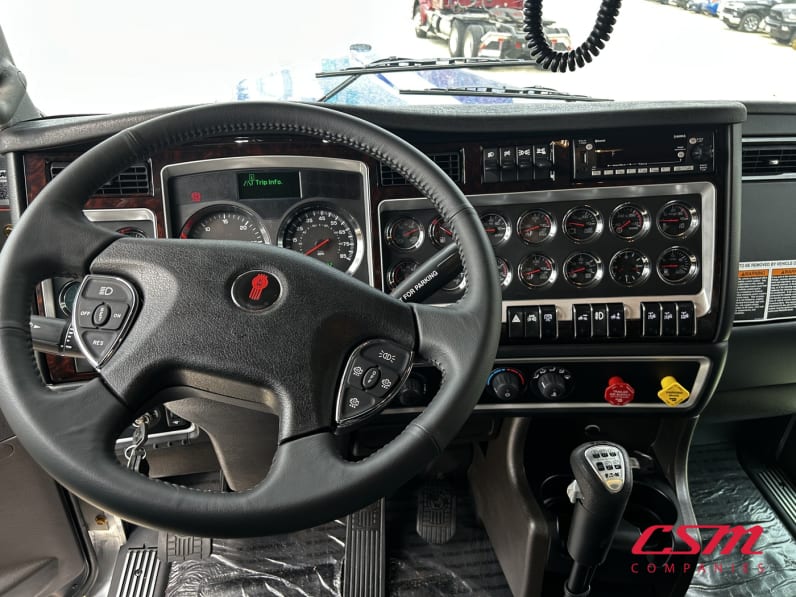 Interior dash for this 2027 Kenworth W900L (Stock number: VR249658)Weeee