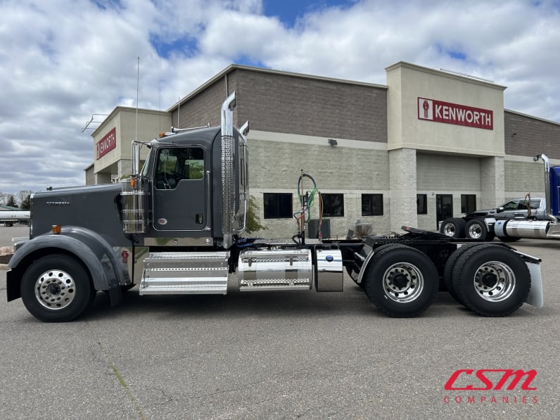 Exterior full driver side for this 2027 Kenworth W900L (Stock number: VR249782)Weeee