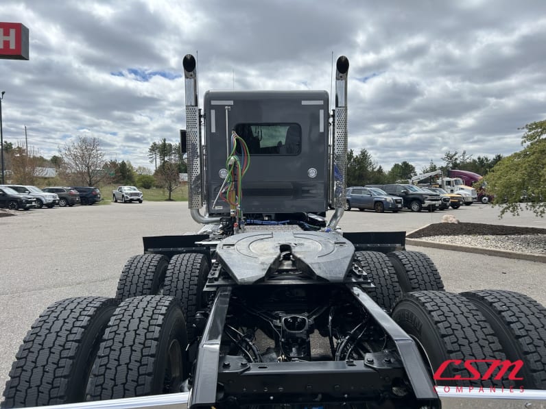 Exterior full rear view for this 2027 Kenworth W900L (Stock number: VR249782)Weeee