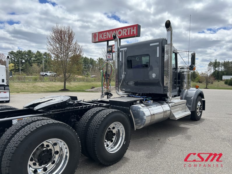 Exterior rear passenger side for this 2027 Kenworth W900L (Stock number: VR249782)Weeee