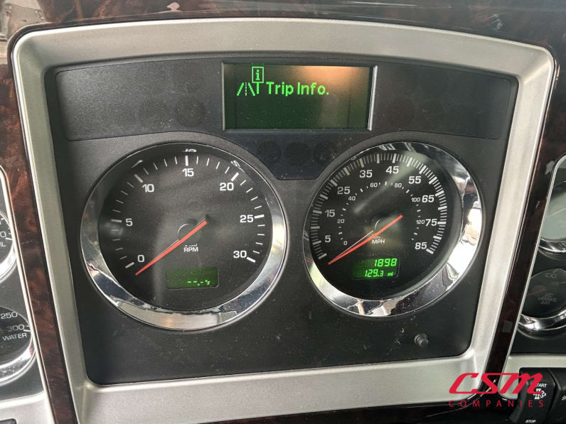 Mileage for this 2027 Kenworth W900L (Stock number: VR249782)Weeee