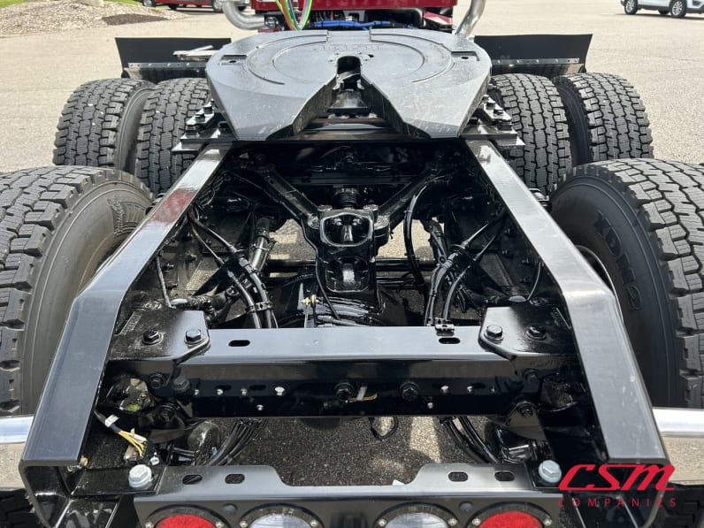 Center rear frame for this 2027 Kenworth W900L (Stock number: VR249785)Weeee