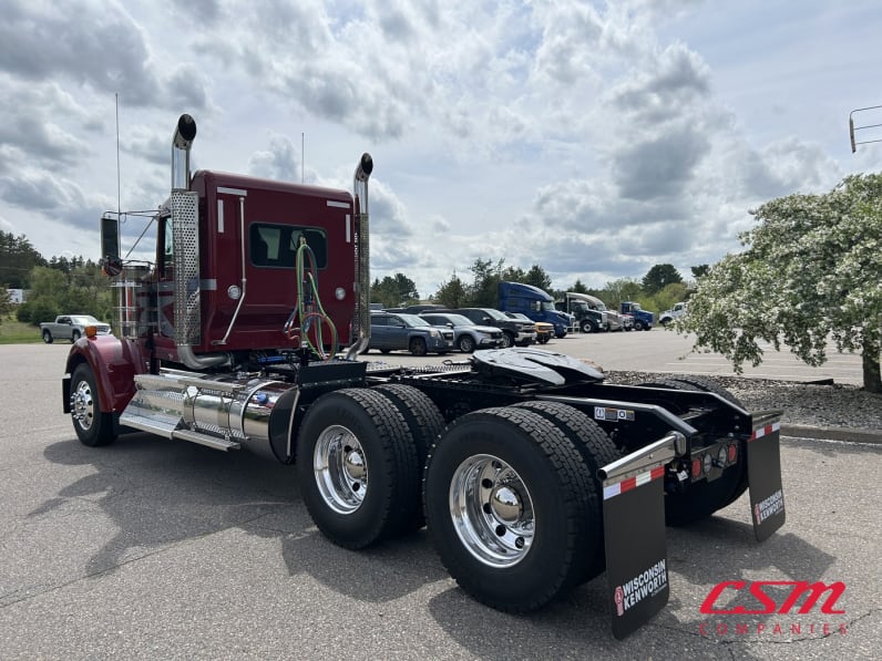 Exterior rear driver side for this 2027 Kenworth W900L (Stock number: VR249785)Weeee
