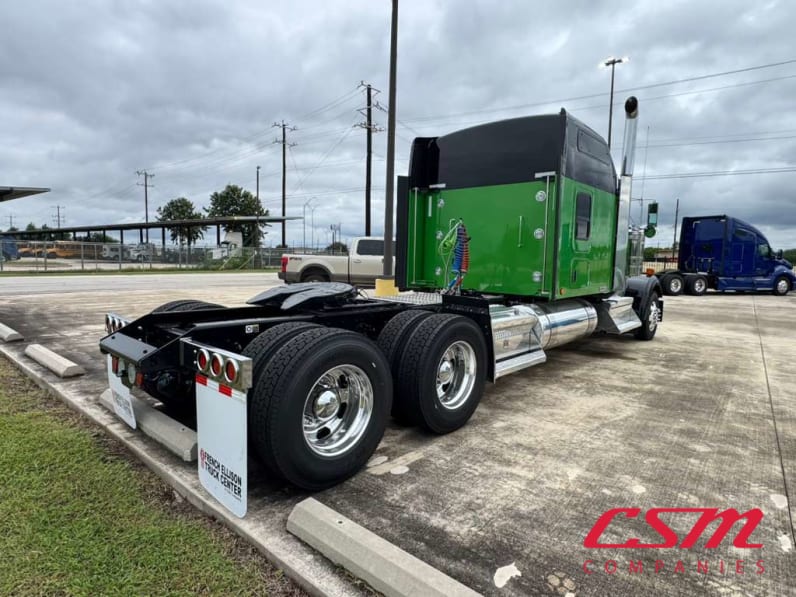 Exterior rear passenger side for this 2027 Kenworth W900L (Stock number: VR249789)Weeee
