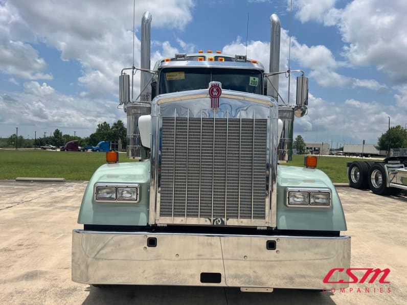 Exterior full front view for this 2027 Kenworth W900L (Stock number: VR249790)Weeee