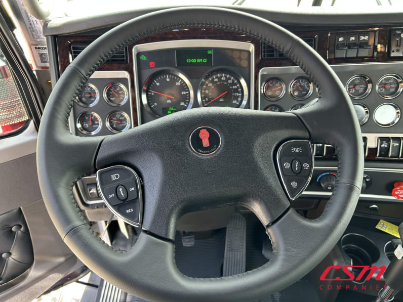 Interior steering wheel for this 2027 Kenworth W900B (Stock number: VR249859)Weeee