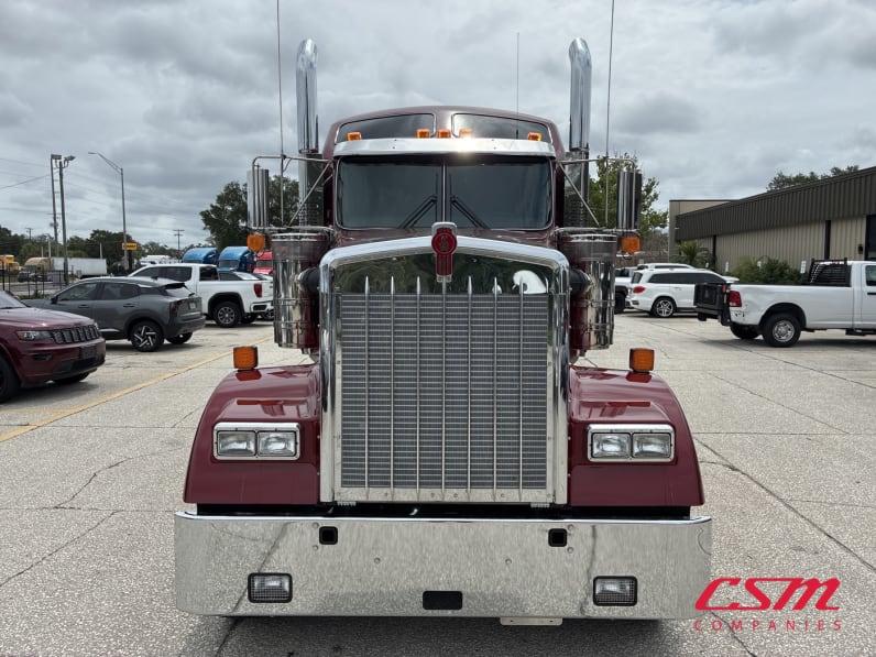 Exterior full front view for this 2027 Kenworth W900B (Stock number: VR250441)Weeee