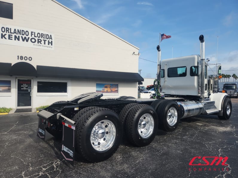 Exterior rear passenger side for this 2027 Kenworth W900L (Stock number: VR250578)Weeee