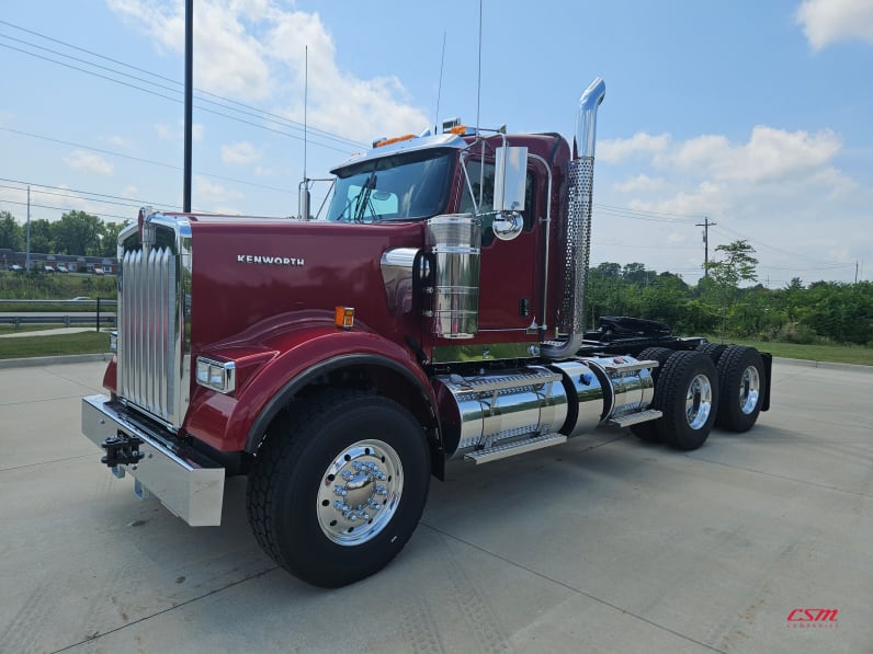 Exterior front drivers side for this 2027 Kenworth W900B (Stock number: VR263849)Weeee