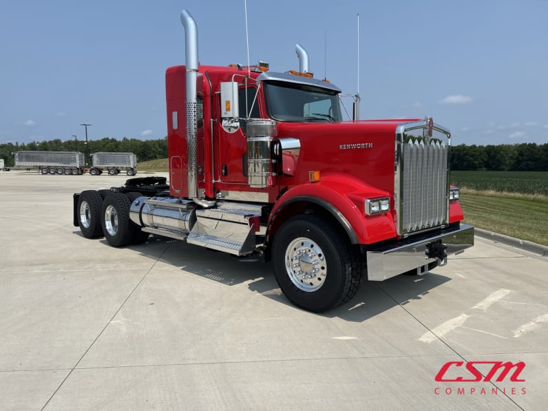 Exterior front passenger side for this 2027 Kenworth W900B (Stock number: VR264240)Weeee