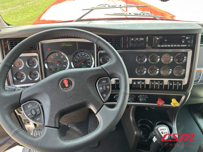 Interior dash for this 2027 Kenworth W900B (Stock number: VR264240)Weeee