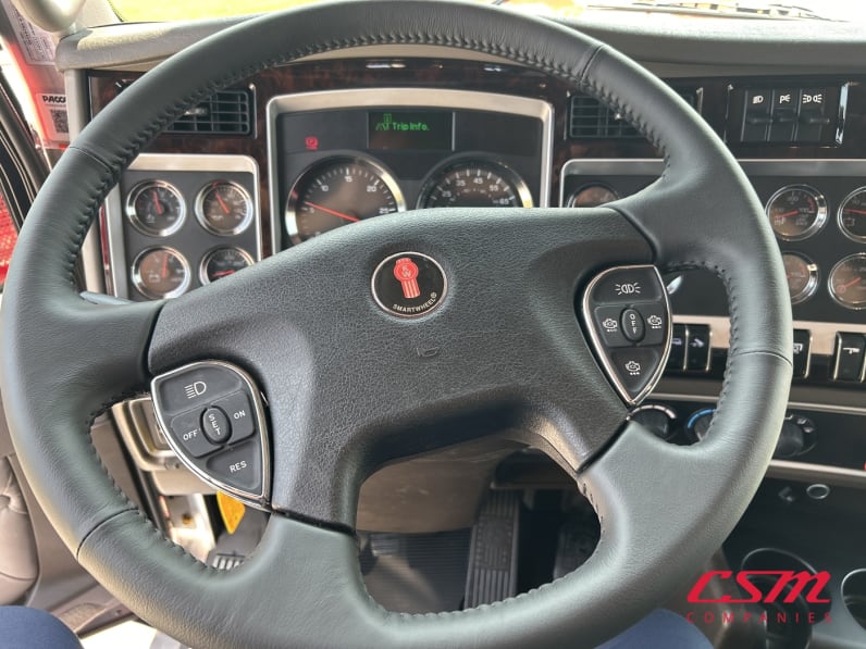 Mileage for this 2027 Kenworth W900B (Stock number: VR264240)Weeee