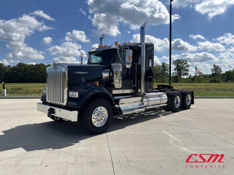 Exterior front drivers side for this 2027 Kenworth W900B (Stock number: VR264241)Weeee
