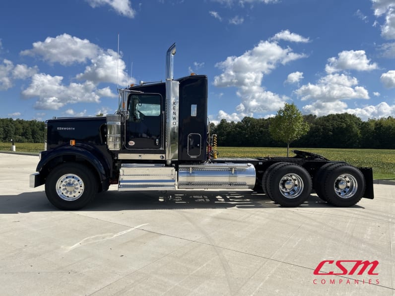 Exterior full driver side for this 2027 Kenworth W900B (Stock number: VR264241)Weeee