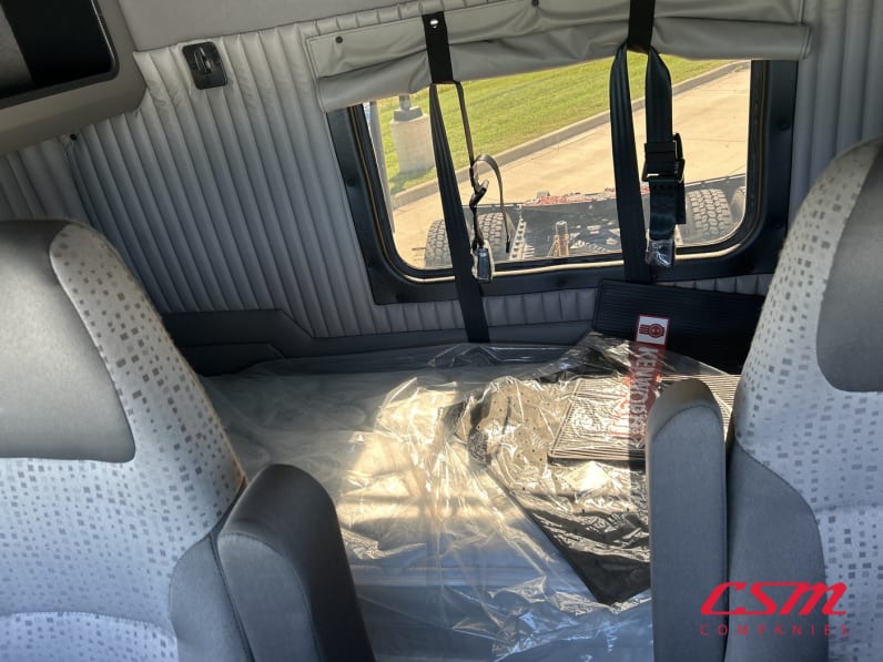 Interior wide sleeper view for this 2027 Kenworth W900B (Stock number: VR264241)Weeee