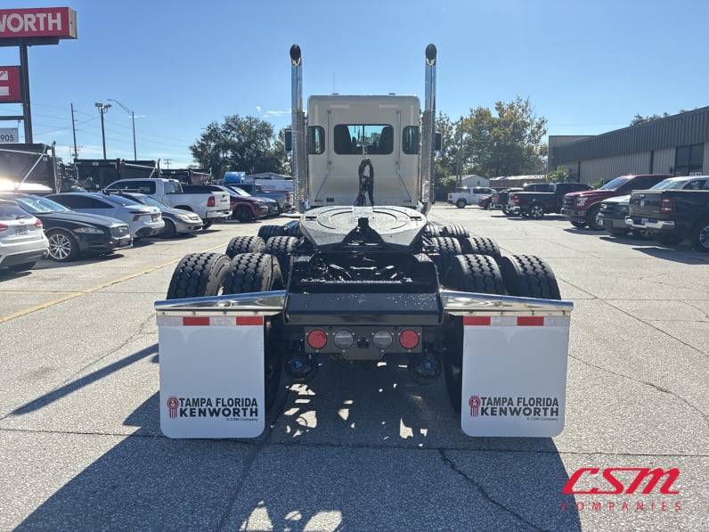 Exterior full rear view for this 2027 Kenworth W900L (Stock number: VR267548)Weeee