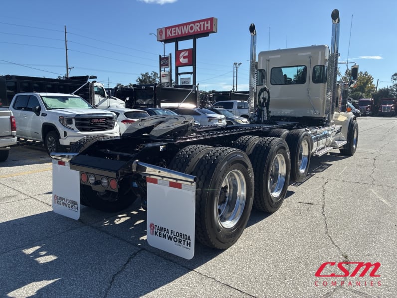 Exterior rear passenger side for this 2027 Kenworth W900L (Stock number: VR267548)Weeee