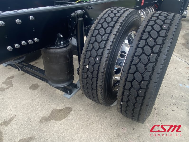 Center rear frame for this 2027 Mack MD6 (Stock number: VS020326)Weeee