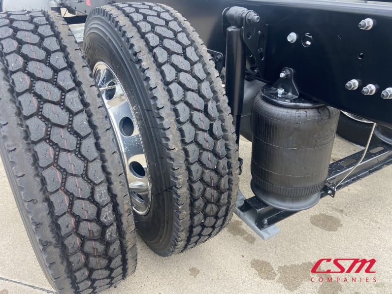 Driver side rear frame and tire tread for this 2027 Mack MD6 (Stock number: VS020326)Weeee