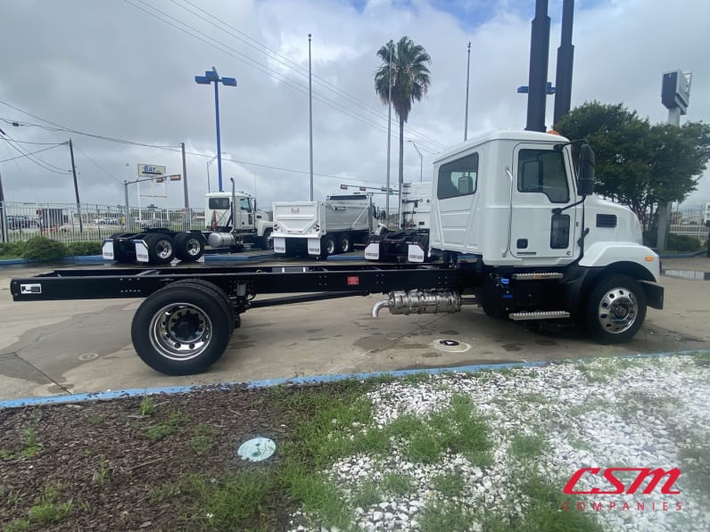 Exterior full passenger side for this 2027 Mack MD6 (Stock number: VS020326)Weeee