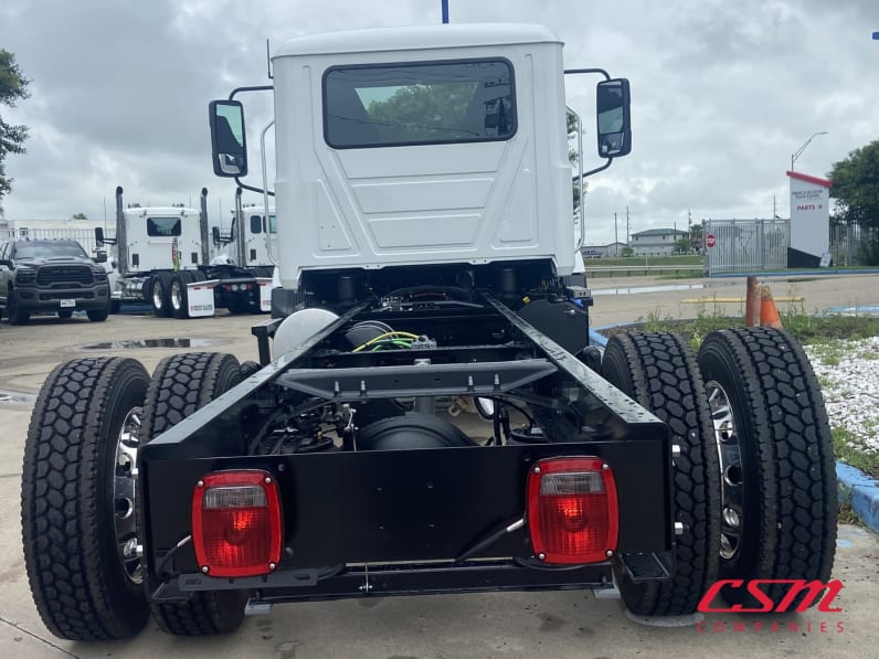 Exterior full rear view for this 2027 Mack MD6 (Stock number: VS020326)Weeee