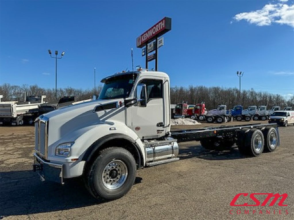 2025 Kenworth T880 photo 3