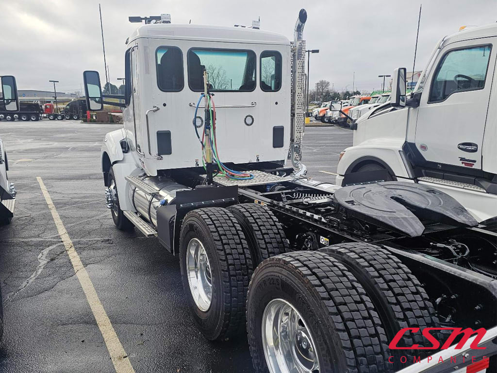 2025 Kenworth T880 photo 3
