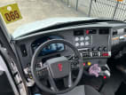 Interior radio and navigation system for this 2026 Kenworth T880 (Stock number: TJ212210)