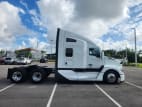Exterior full passenger side for this 2026 Kenworth T680 (Stock number: TJ219908)