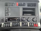 Interior radio and navigation system for this 2026 Kenworth T880 (Stock number: TJ220145)