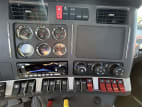 Interior radio and navigation system for this 2026 Kenworth T880 (Stock number: TJ224826)
