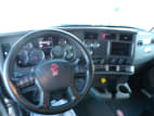 Interior cockpit for this 2018 Kenworth T880 (Stock number: UJJ218133)