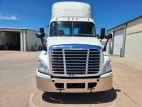 Exterior full front view for this 2018 Freightliner Cascadia (Stock number: UJSJT4124)