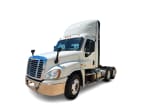 Featured image with white background for this 2018 Freightliner Cascadia (Stock number: UJSJT4124)