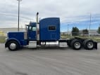 Exterior full driver side for this 2020 Peterbilt 389 (Stock number: ULD677568)