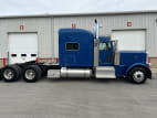 Exterior full passenger side for this 2020 Peterbilt 389 (Stock number: ULD677568)